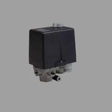 Utensileria & Ferramenta online - Pressostati e filtri compressore:  Pressostato aria 380v 3 vie 5,5/7,5 kw 10 bar